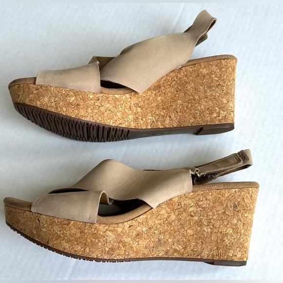 Clarks Tan Suede Cork Wedge Crossover Slingback Soft Cushion Boho Sandals Sz 8 - Picture 8 of 11